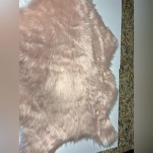 VGUC Faux fur rug  2x3